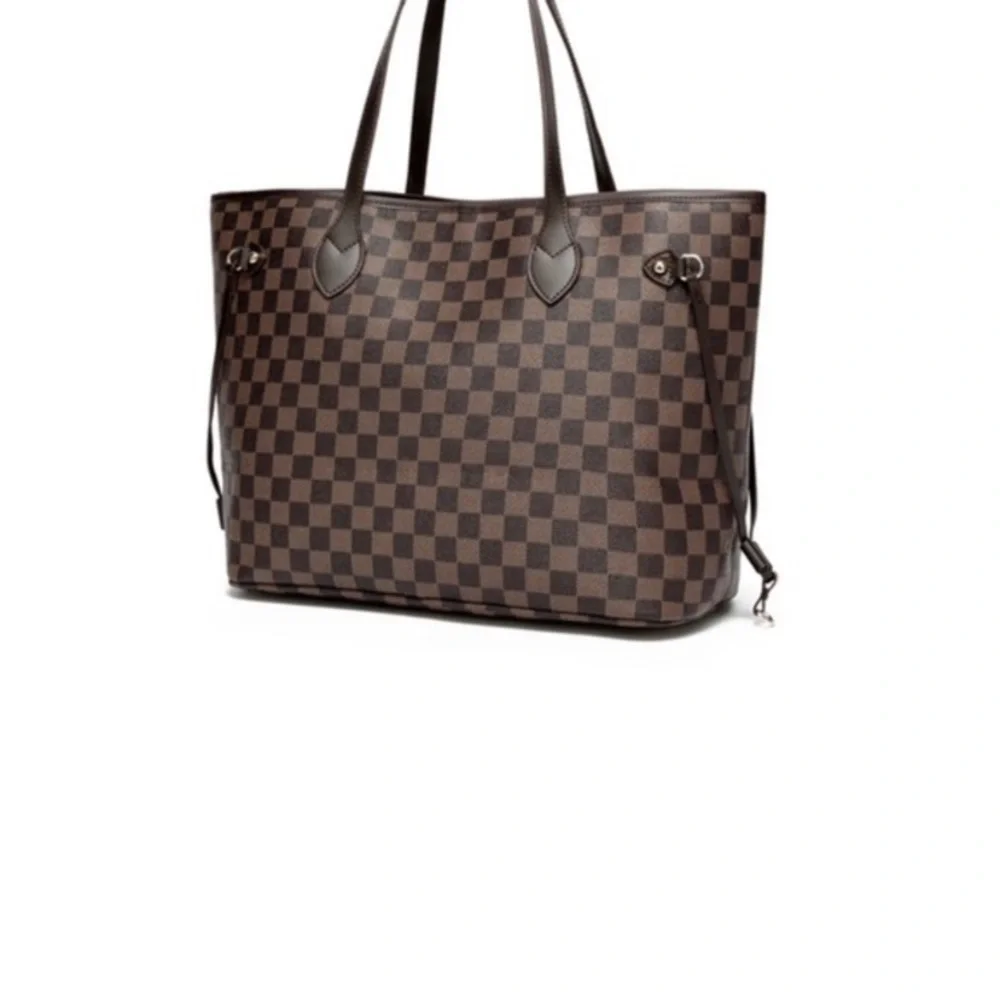 Checkered tote bag
